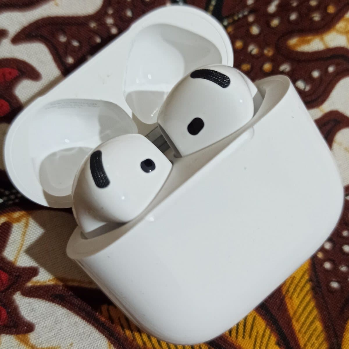 AirPods 4