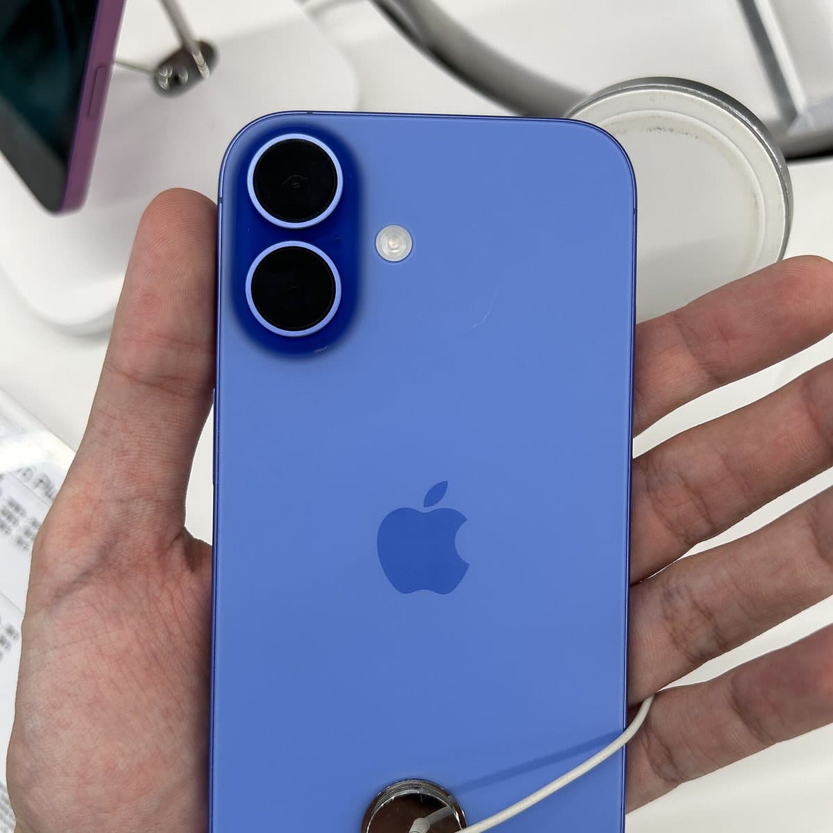 iPhone 16